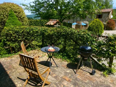 Holiday House Overlooking Lake Near Tuscany Hotel in zona Castello di Reschio
