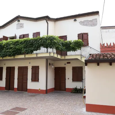 A Casa Dei Gonzaga Hotels near Old Town