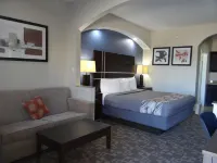 Regency Inn & Suites - Baytown Hotel dekat Baytown Historical Museum