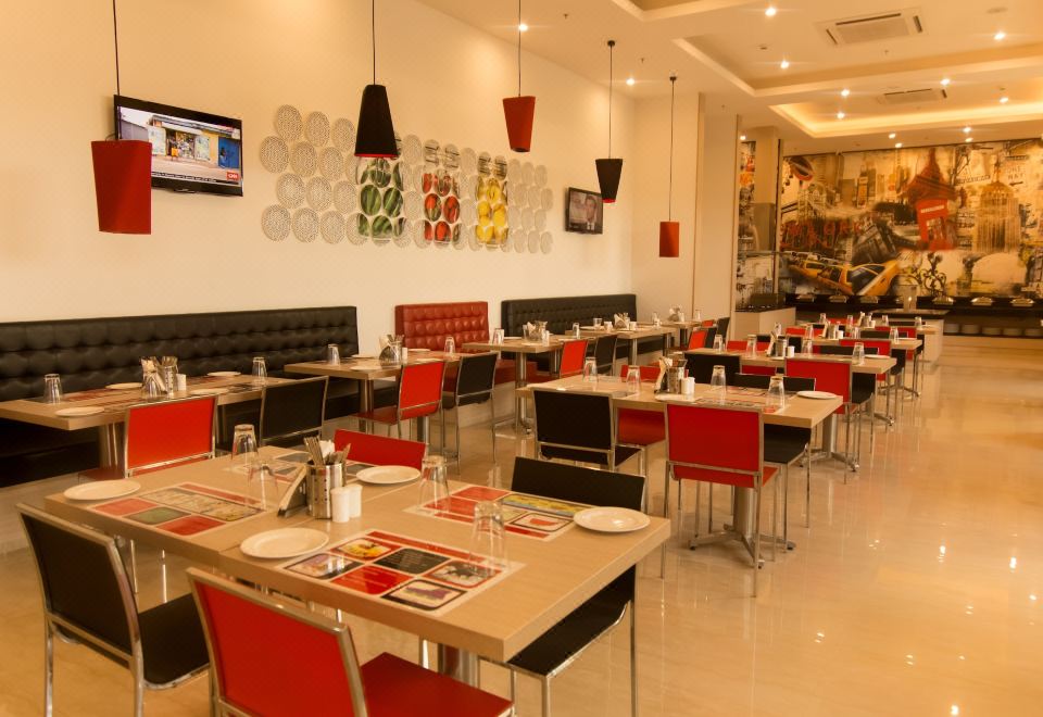 Red Fox Hotel Sector 60 GurugramOver view