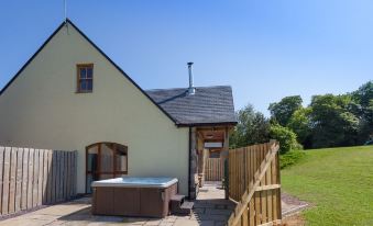 Williamscraig Holiday Cottages - Housity