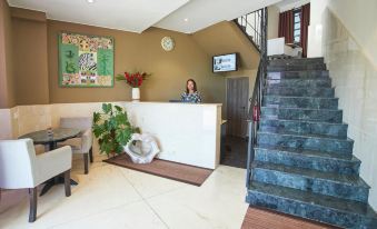 Fly Inn Madagascar Hotel - Navette Gratuite H24 - à 300m de l'Aéroport International