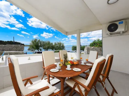 Villa in Nin with Stunning Sea Views