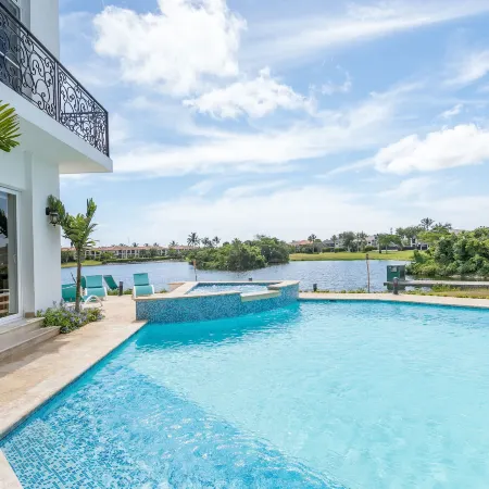 Amazing Private Villa with Chef & Maids