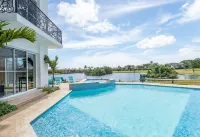 Amazing Private Villa with Chef & Maids