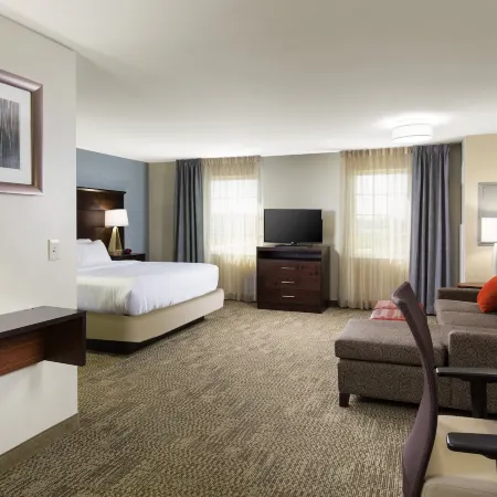 Staybridge Suites 托萊多 - 莫米 莫米住宿飯店