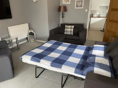 Lovely 1 Bedroom Ground Floor Apartment Max 4 Per Hotels in Hythe