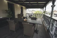 William Arnott Boutique Accommodation Hotels in Морпет