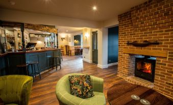 Woodfalls Inn