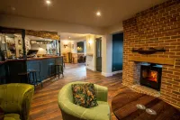 Woodfalls Inn فنادق في Redlynch