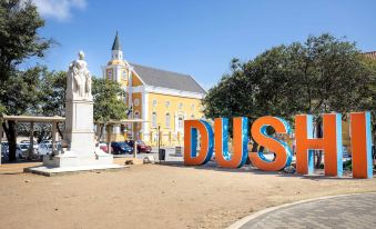 Modern Garden Villa Near Jan Thiel Mambo