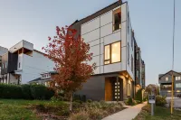 Nash Chic Near DT Rooftop Luxe Comfort - Bungalows