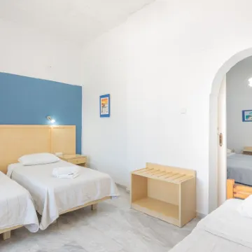 كارلوس بينشن Hotels near شاطئ كامبيا (Kambia Beach)