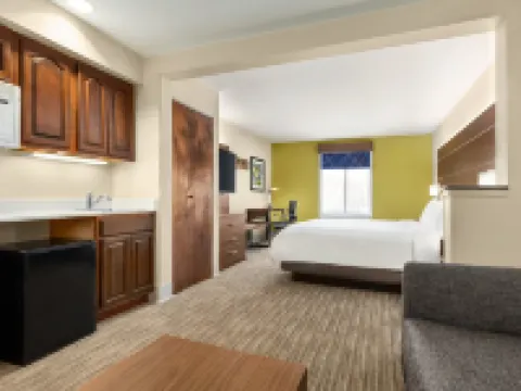 Holiday Inn Express & Suites PHILADELPHIA - MT. LAUREL by IHG マウント・ローレルのホテル