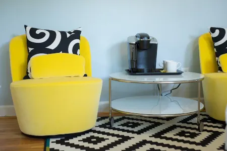 Swamp Rabbit Inn Отели в г. Паркер