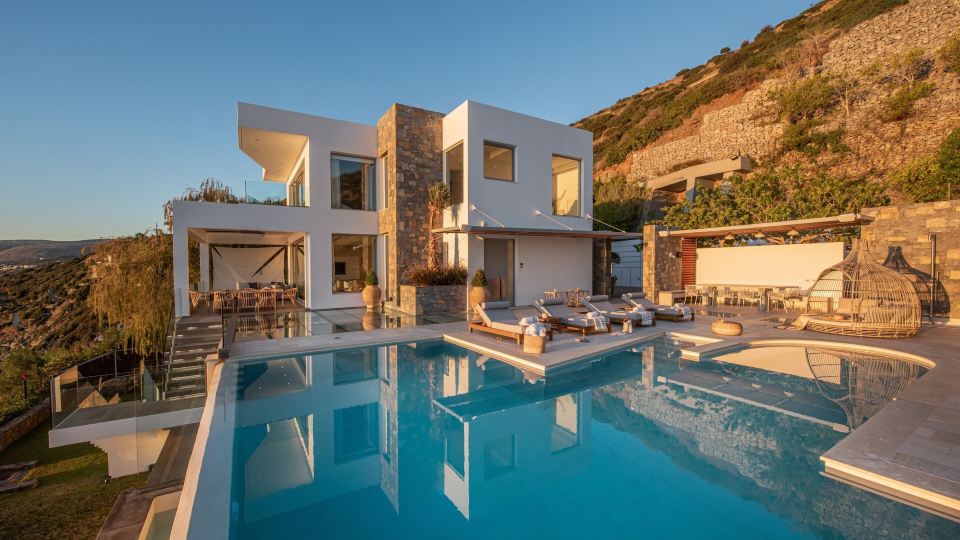 Lady Sea 6 Bedroom Villa with Heated Pool & Private Beach Access