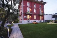 Holiday IV Gardan Hotels near Riva del Garda Fiere