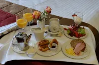 Canal Court - breakfast
