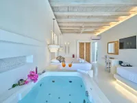 Zefi Hotel & Suites - Hot Tub