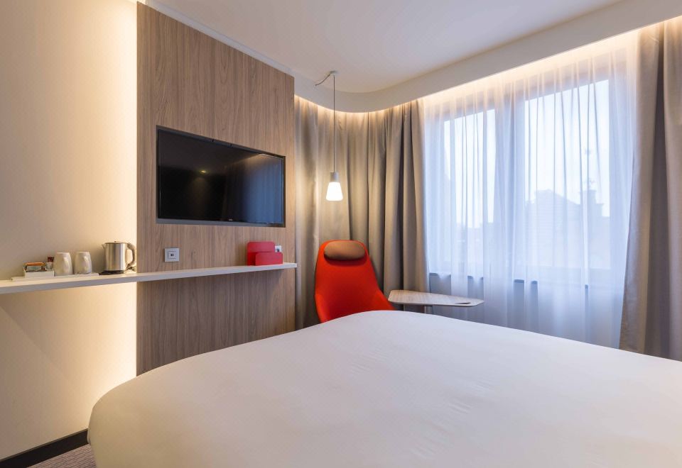 5. 홀리데이 인 익..