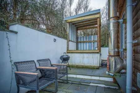 The Lodge - 1 Bedroom - Freshwest Beach Retreat