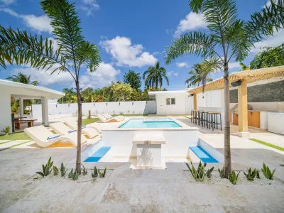 Green Palace - 7Br Luxury Villa in Sosua 3Mins from Strip Plus 24hr Security Hotels in 