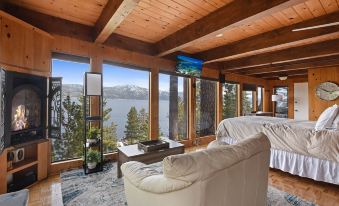 Stunning Views at Stargazer Lakefront Studio!