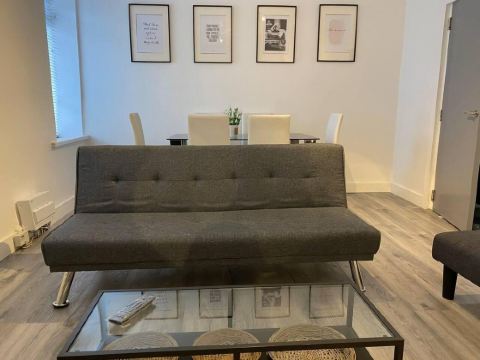 2 Bed Flat - Sleeps 6 - Parking - Wifi