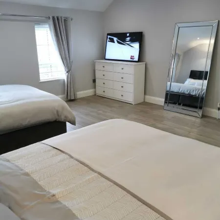 Modern 3-Bed Apartment in Magherafelt Sleeps 8