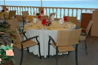 Bird Rock Beach Hotel - breakfast