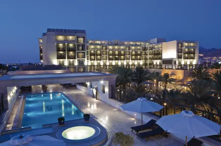 Mövenpick Resort & Residences Aqaba Отели в г. Акаба