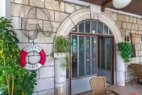 Apartments Klaric Hotels in Omis