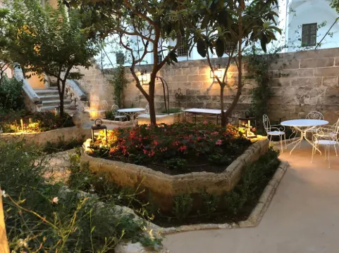 Il Giardino Della Regina