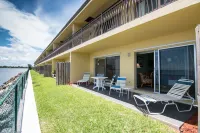 Palm Beach Waterfront Suites - parking