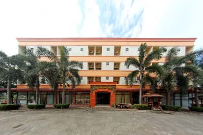 Central Park Hotel Hotels near Wat Si Sakorn