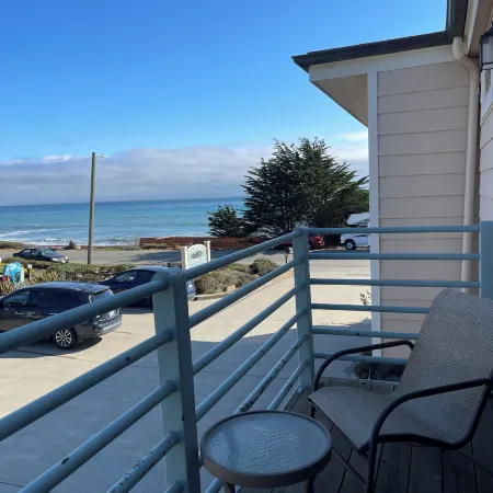 Cambria Landing Inn and Suites