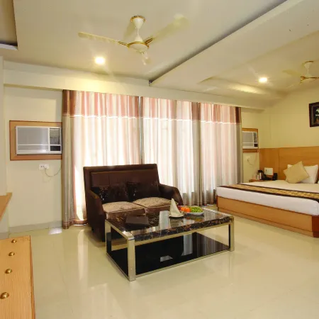 Wingston A Treehouse Hotel-Goverdhan