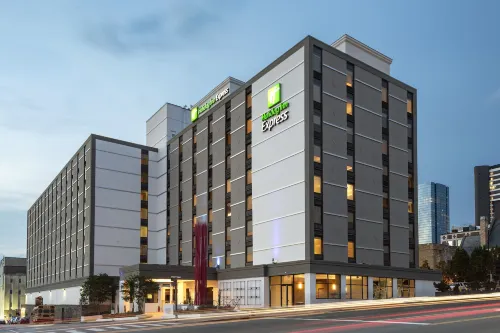 Holiday Inn Express NASHVILLE DOWNTOWN - BROADWAY by IHG Hotels in Nashville