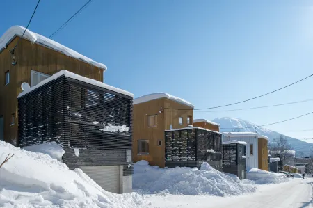 Niseko Central Houses and Apartments Отели рядом со станцией Станция JR Kutchan