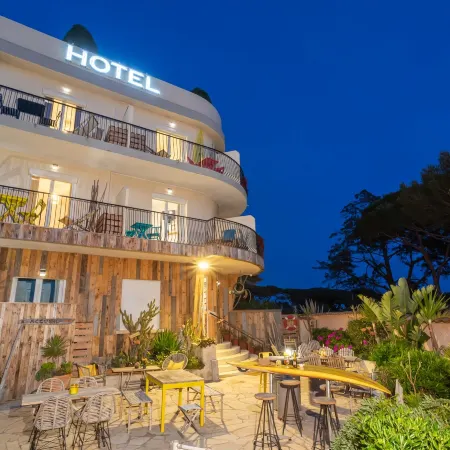 Hôtel Almanarre Plage - Hôtel Eco-Responsable Face à la Mer