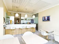 Hôtel Vacances Bleues Balmoral Hotels in Menton