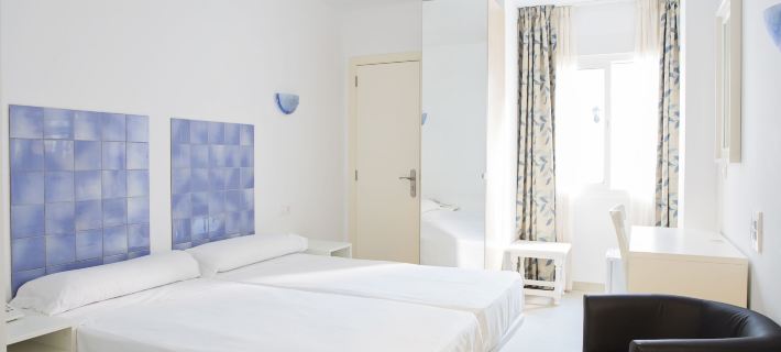 Hotel Eliseos Отели в г. Малага