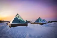 Aurora Pyramid Glass Igloos Hotel di Kittila