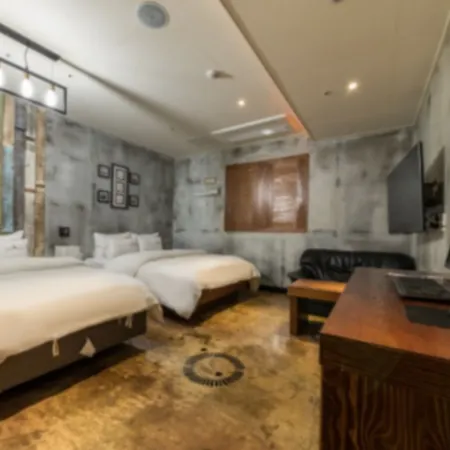 River Hotel