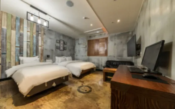 River Hotel Hotel di 