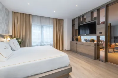Grand Plaza Hotel & Wellness Hotels near Mobili, de Miquel Barcelo