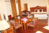 Central Hotel Các khách sạn gần Đầm Sen Thuận Phước