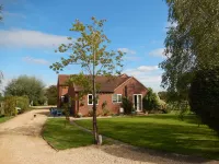 The Paddock at Peacock Farm Near Belvoir Castle - Bed and Breakfasts