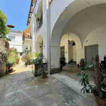 YourHome - la Famiglia Apartment Hotel Exterior