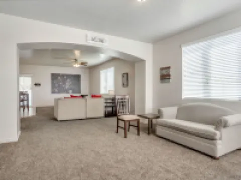 スペーシャス & ニュー ゲストハウス イン オレム - プロボ オレムのホテル